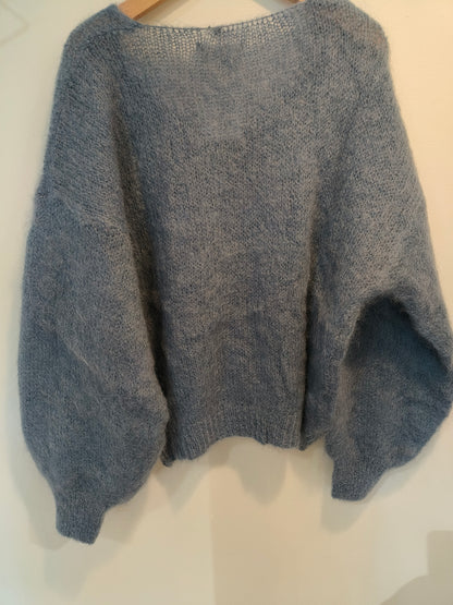 Mohairneule V-pääntie eri värejä-Neuleet/Neuletakit-Peura Collection-Lahja ja sisustus Pussukka Katariina Home Oy