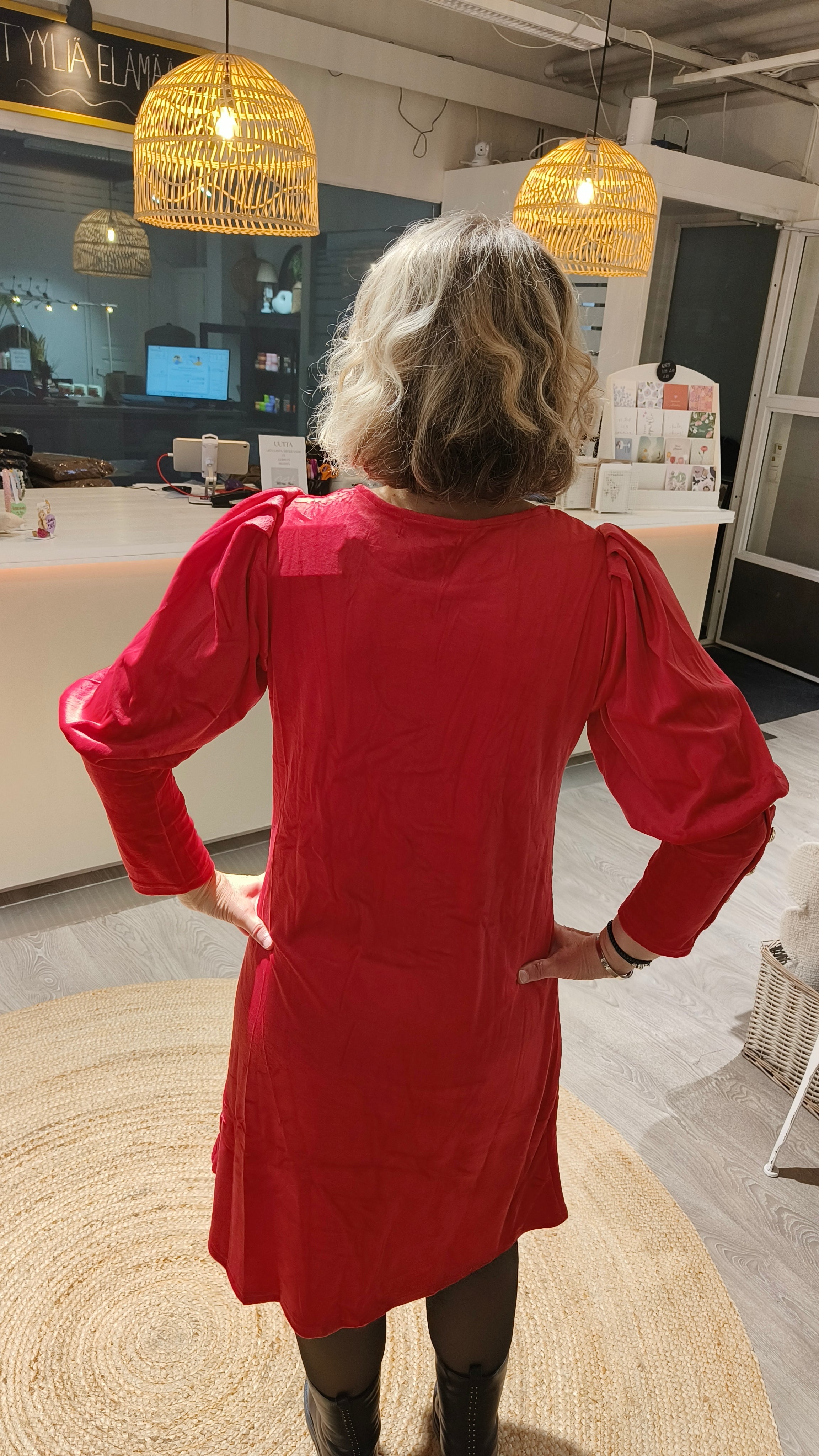 Velourmekko Tea punainen-Mekot/Hameet-Marc Lauge-Lahja ja sisustus Pussukka Katariina Home Oy