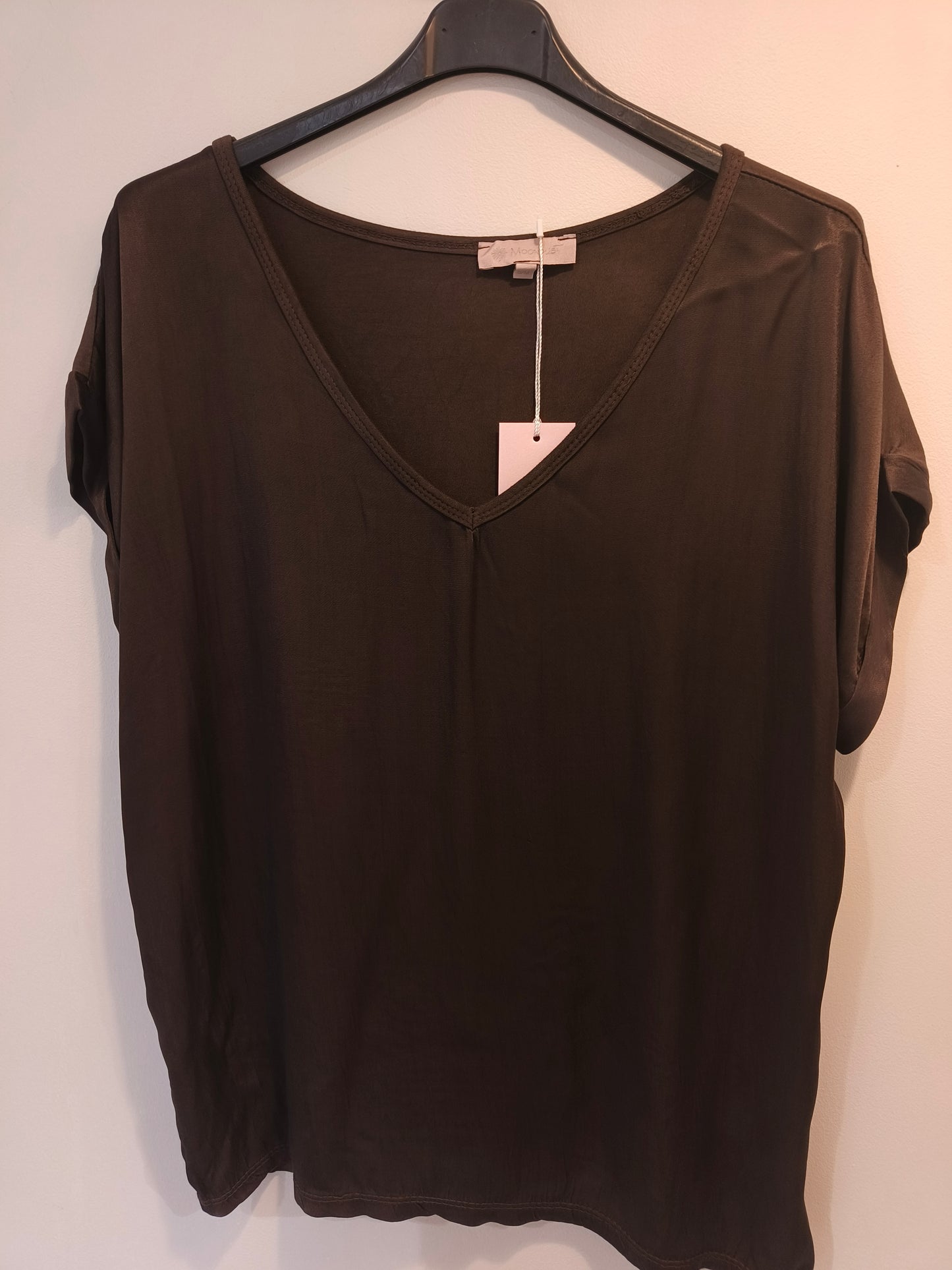 T-Paita Party eri värejä-T-Paidat-Marc Lauge-Lahja ja sisustus Pussukka Katariina Home Oy