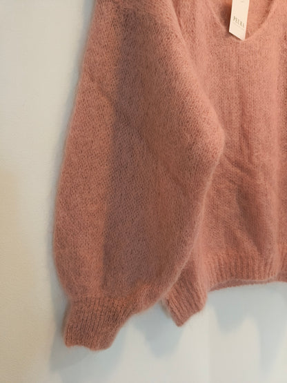 Mohairneule V-pääntie eri värejä-Neuleet/Neuletakit-Peura Collection-Lahja ja sisustus Pussukka Katariina Home Oy