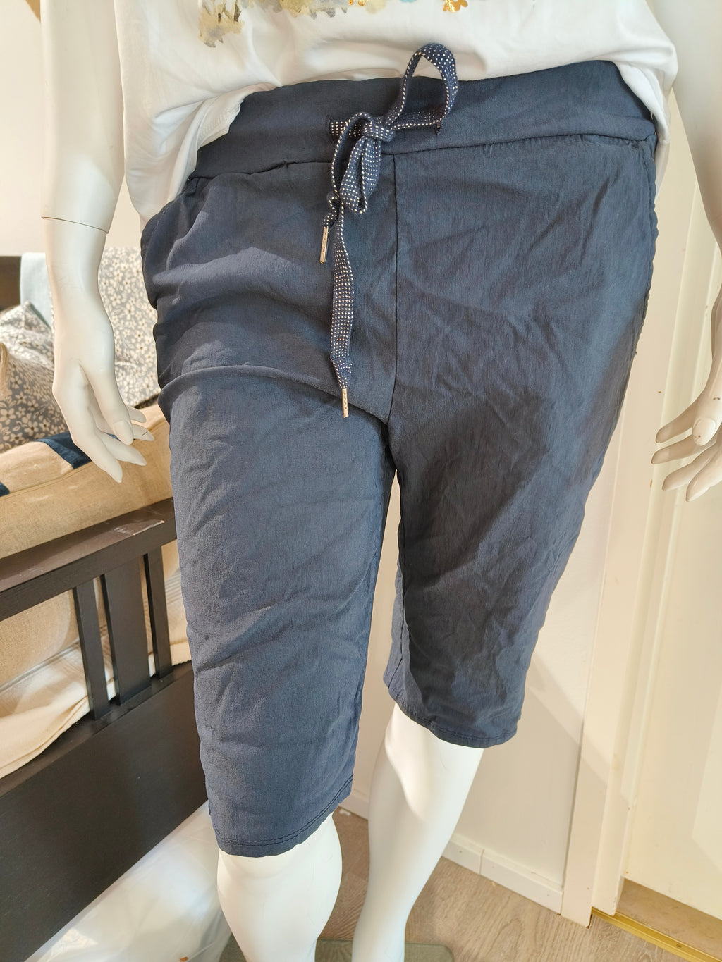 Shortsit navy-Shortsit/Trikoot-Marc Lauge-Lahja ja sisustus Pussukka Katariina Home Oy