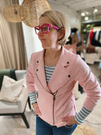 Biker jakku tekomokka vaaleanpunainen-Takit/Jakut-Marc Lauge-Lahja ja sisustus Pussukka Katariina Home Oy