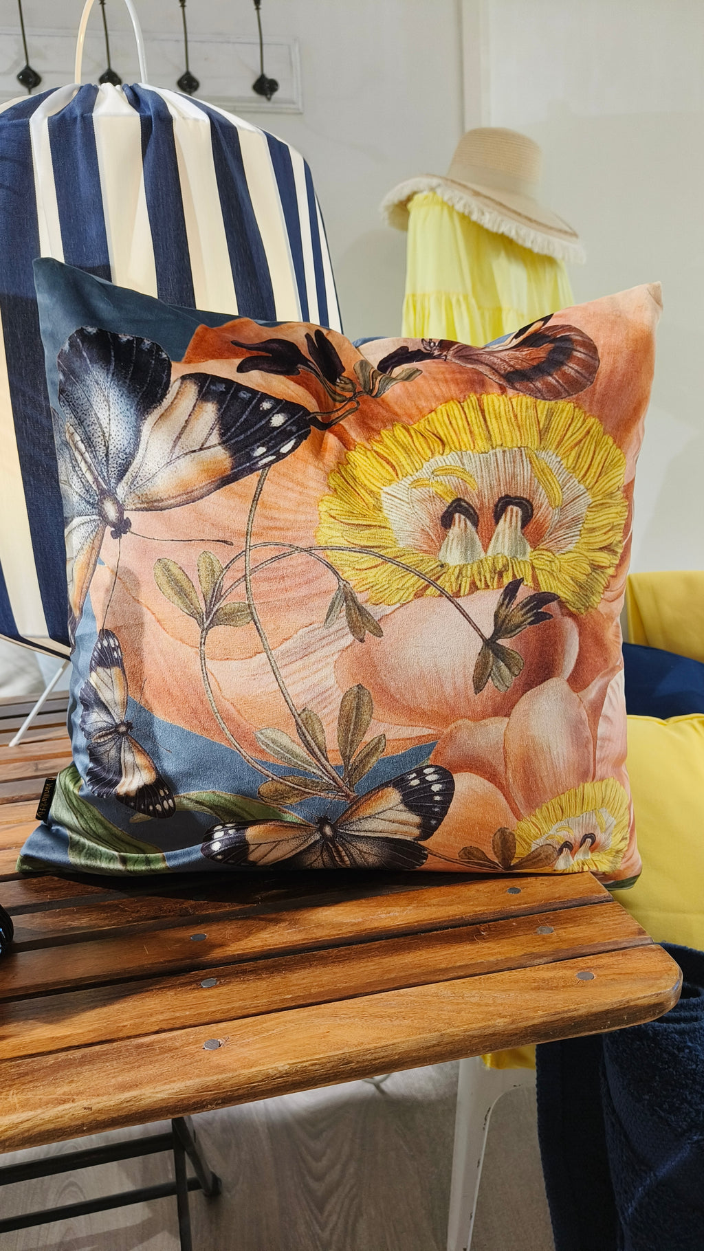 Tyynynpäällinen Perhonen sininen-Tyynynpäällinen-Vanilla Fly-Lahja ja sisustus Pussukka Katariina Home Oy