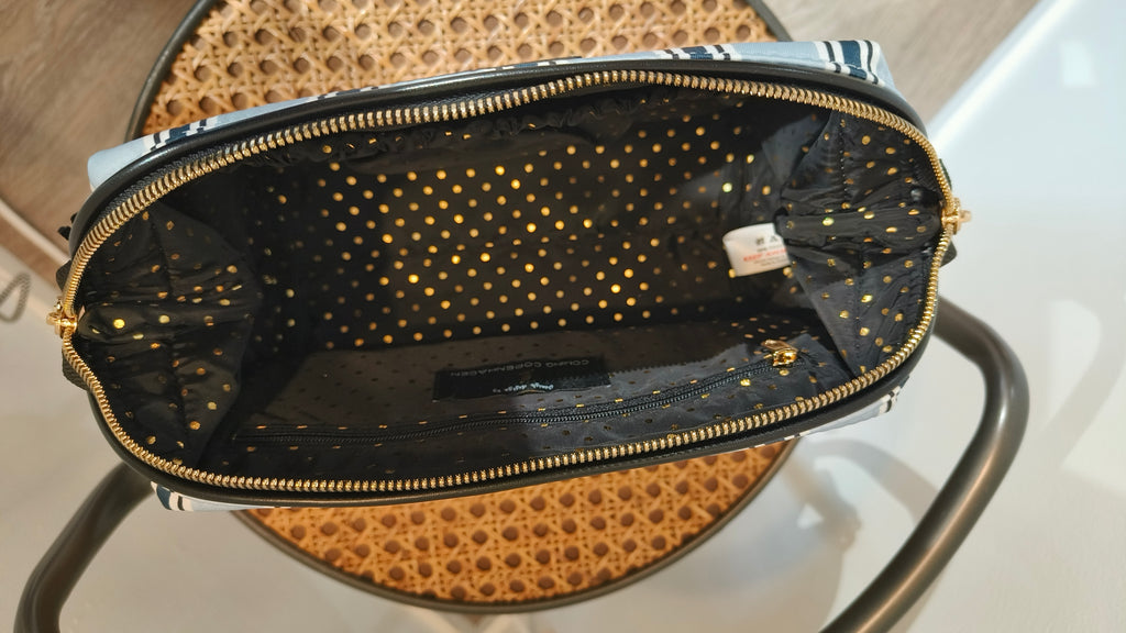 Toilettipussukka sini/valkoraidallinen-Toiletti/meikkipussit-Katariinahome.fi - tyyliä elämääsi-Lahja ja sisustus Pussukka Katariina Home Oy