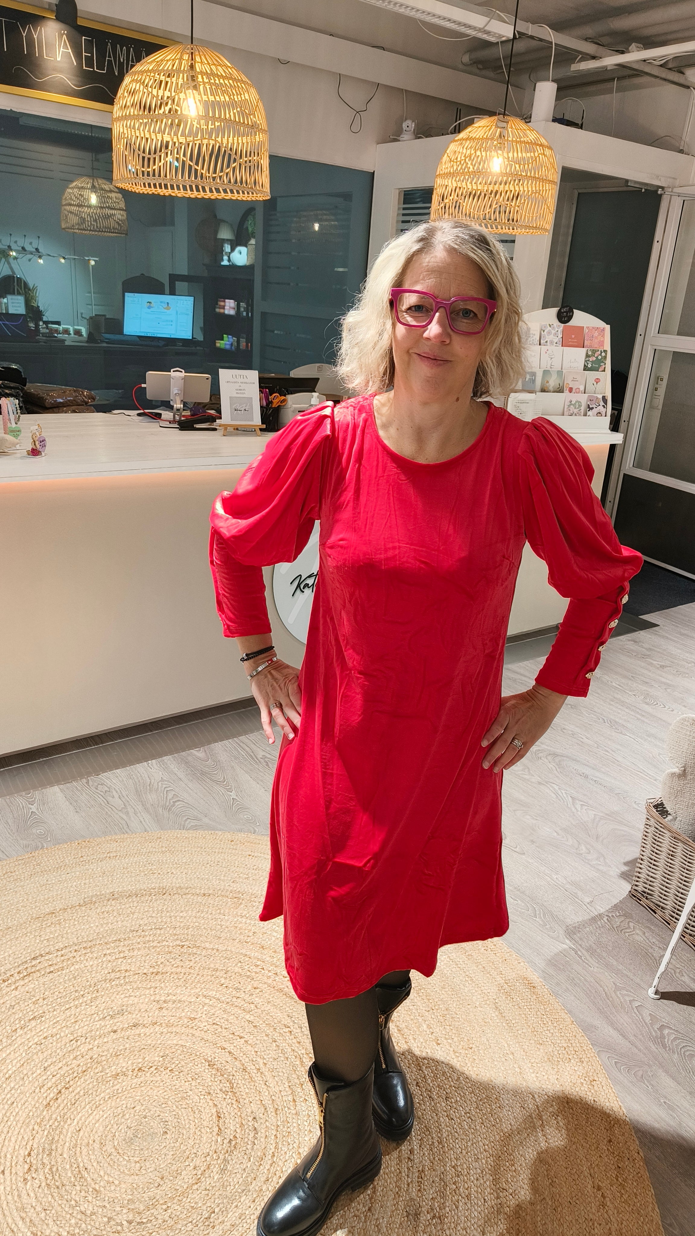 Velourmekko Tea punainen-Mekot/Hameet-Marc Lauge-Lahja ja sisustus Pussukka Katariina Home Oy