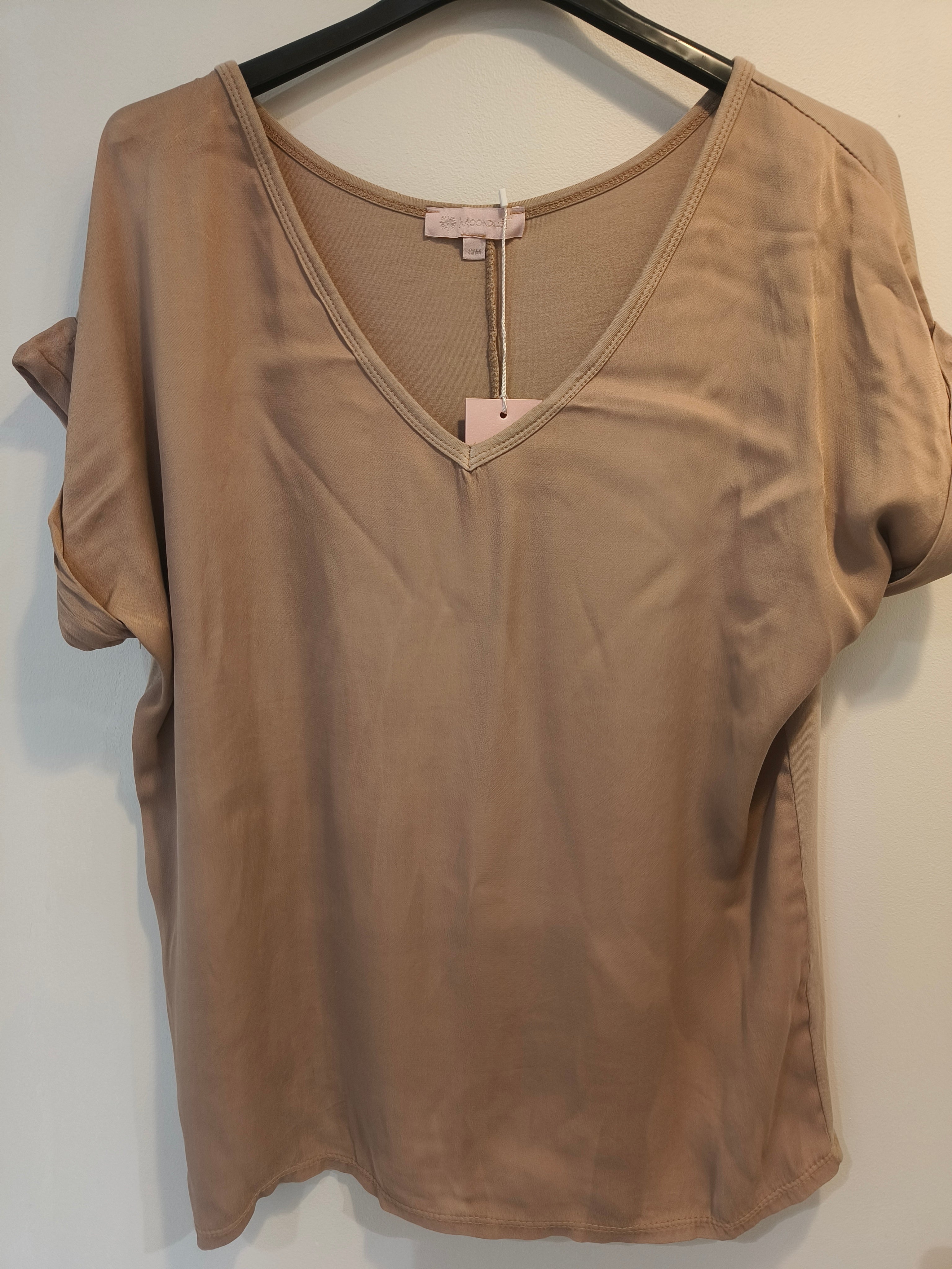 T-Paita Party eri värejä-T-Paidat-Marc Lauge-Lahja ja sisustus Pussukka Katariina Home Oy