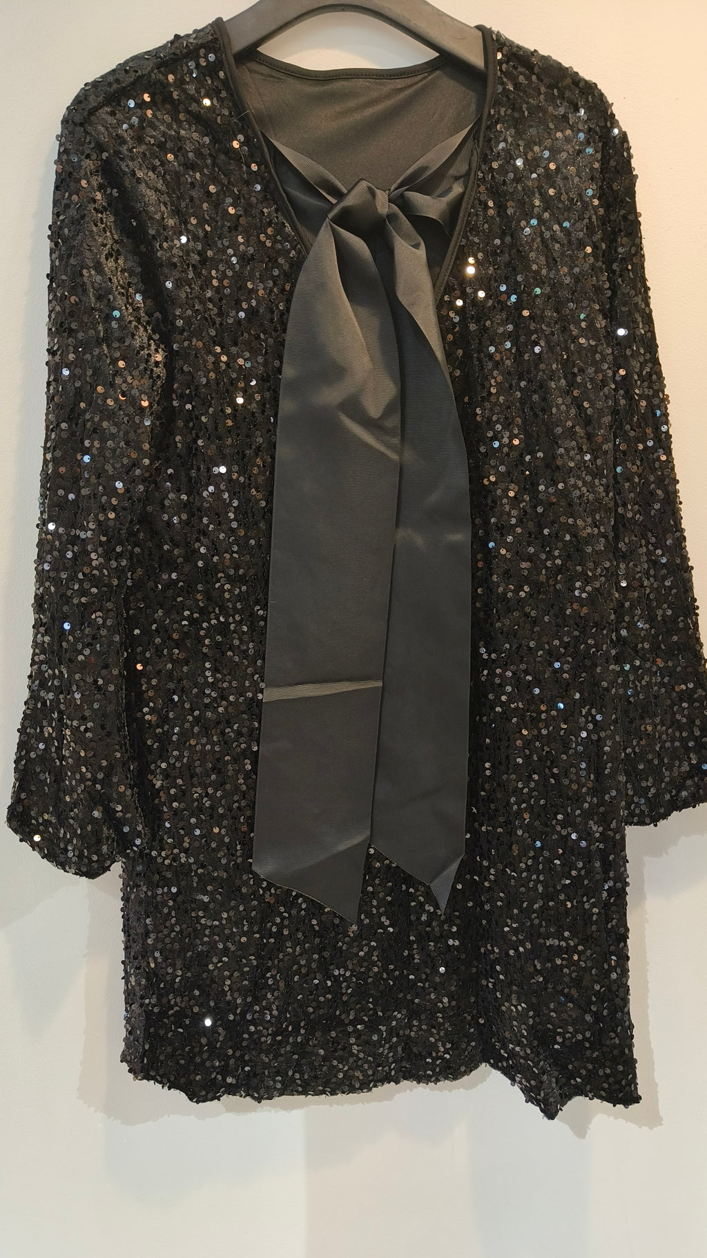 Mekko samettipaljetti Bow musta-Mekot/Hameet-Marc Lauge-Lahja ja sisustus Pussukka Katariina Home Oy