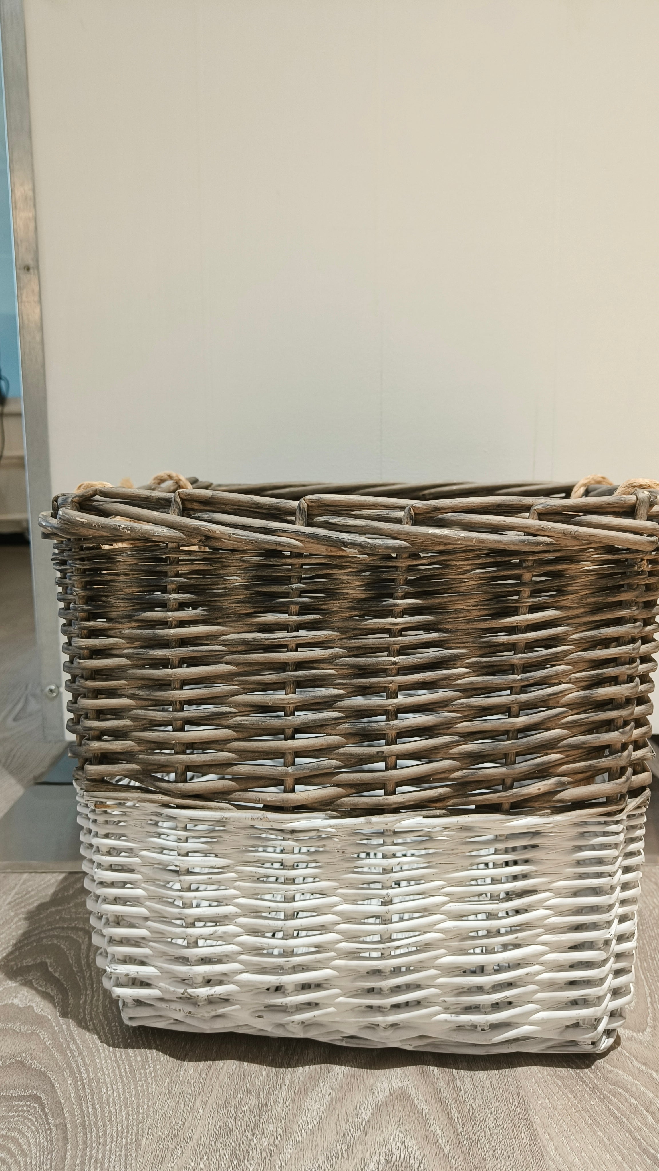 Kori suorakaide harmaa/valkoinen-Korit-Amanda B-Lahja ja sisustus Pussukka Katariina Home Oy