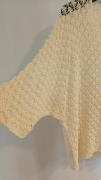 Pitsineule luonnonvalkoinen-Neuleet/Neuletakit-Peura Collection-Lahja ja sisustus Pussukka Katariina Home Oy