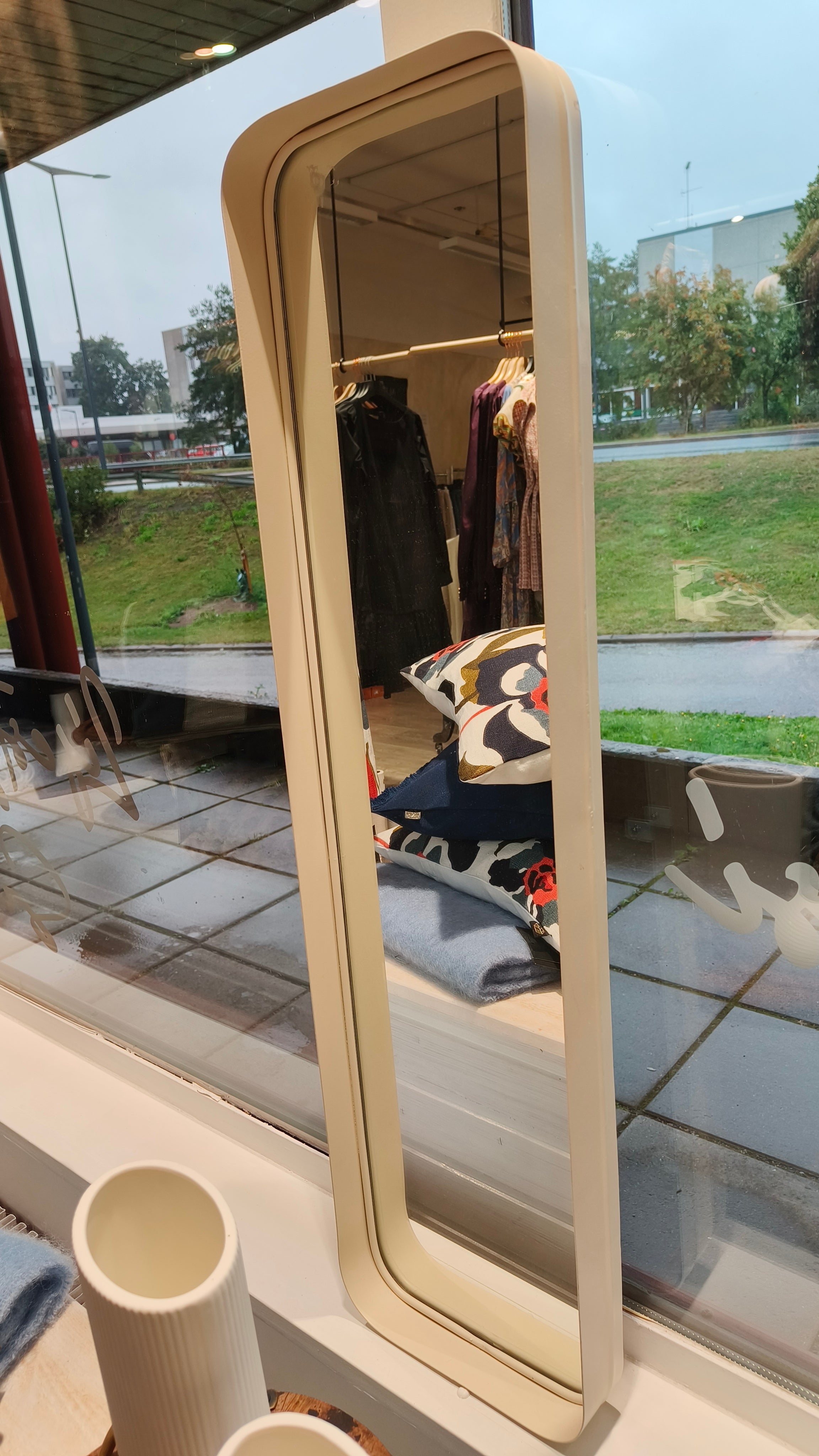 Peili luonnonvalkoinen-Peilit-Bruka Design-Lahja ja sisustus Pussukka Katariina Home Oy