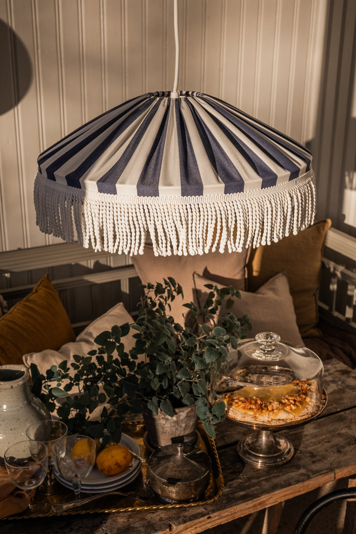 Kattovalaisin Capri sini/valkoinen-Valaisimet-Alde&Lind-Lahja ja sisustus Pussukka Katariina Home Oy