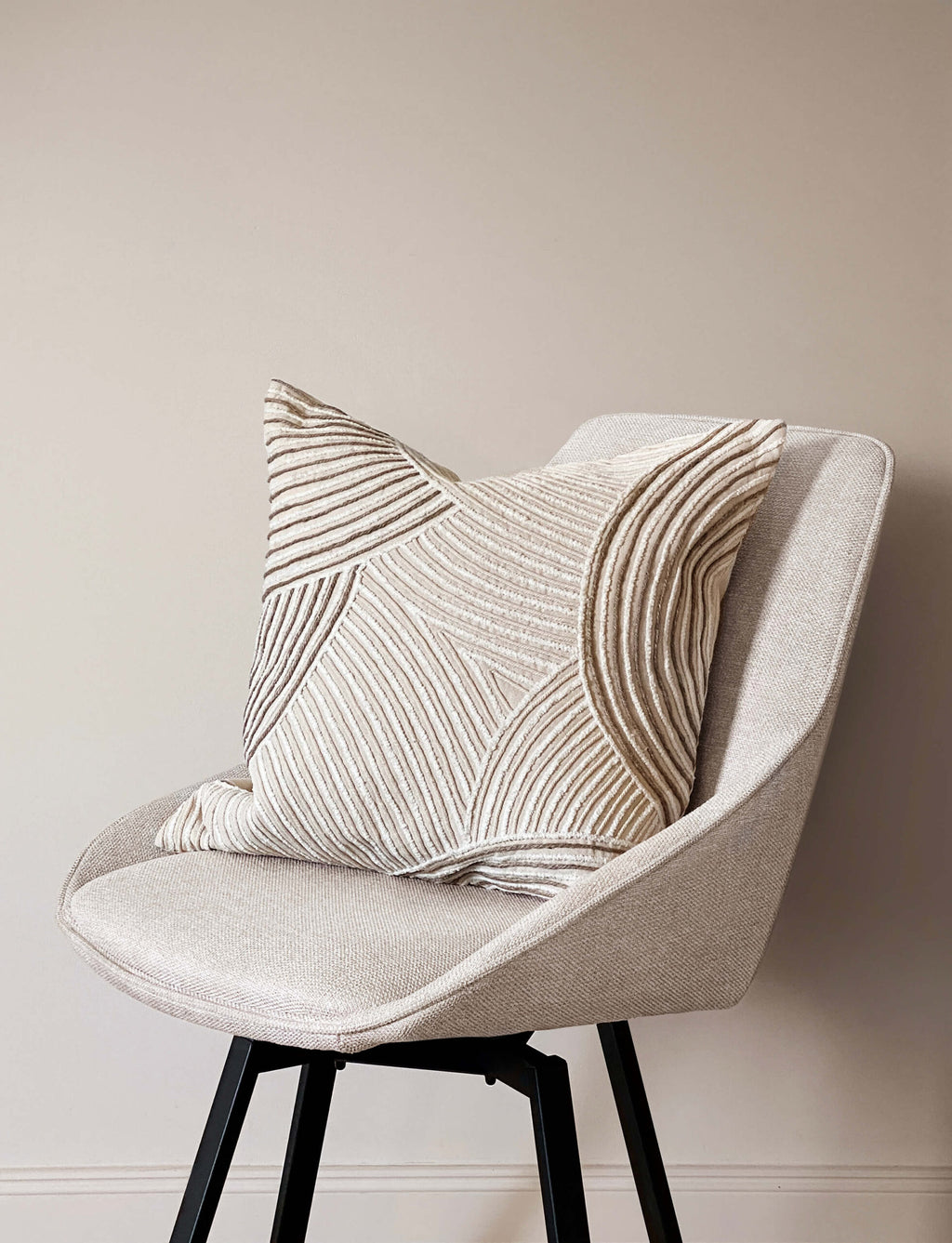 Tyynynpäällinen Georgia beige/valkoinen-Tyynynpäällinen-Zelected By Houze-Lahja ja sisustus Pussukka Katariina Home Oy